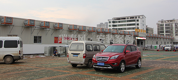 菜市場該如何通風(fēng)降溫呢？瑞泰風(fēng)環(huán)?？照{(diào)為居民買菜送清涼
